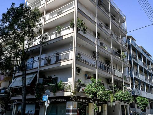 Σημαντικές Πολιτικές Εξελίξεις: Από Πανελλήνιες έως Στρατιωτική Στράτευση Γυναικών