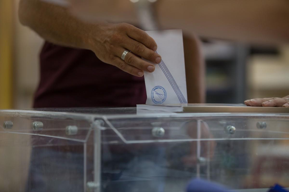 Σημαντικές πολιτικές εξελίξεις: Από δημοσκοπήσεις μέχρι διπλωματία