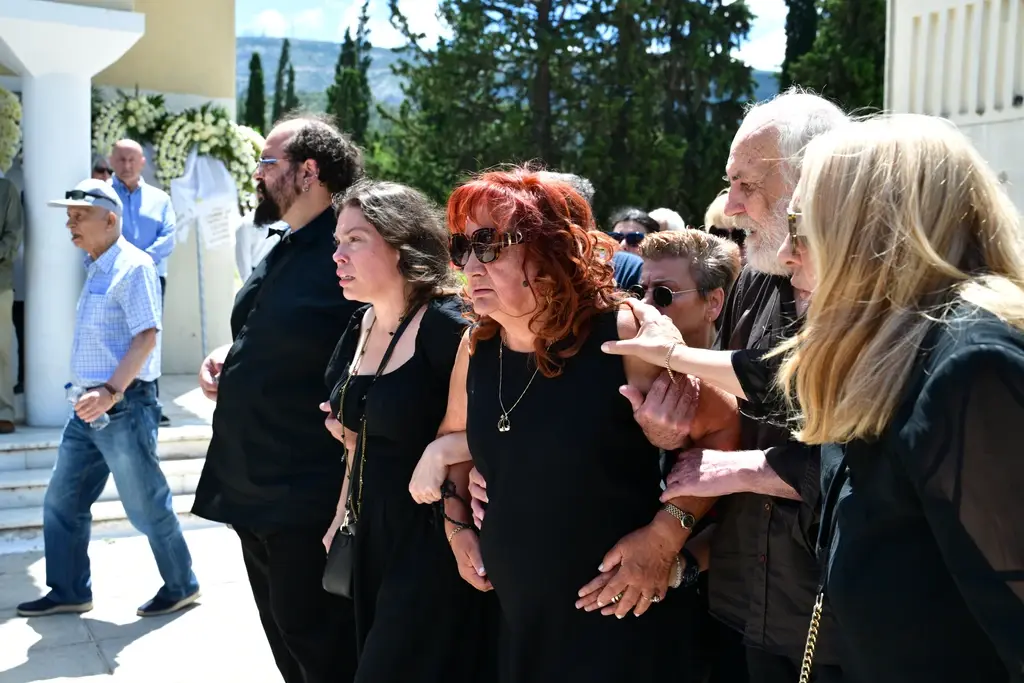 Συναισθηματικό αντίο στον Σωτήρη Τσόγκα από φίλους και οικογένεια