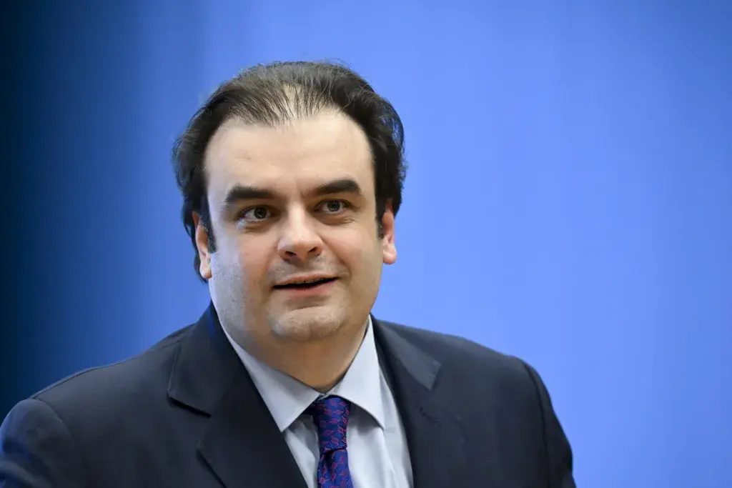 Αύξηση εσόδων στον τουρισμό και νέα μέτρα στήριξης από Πιερρακάκη