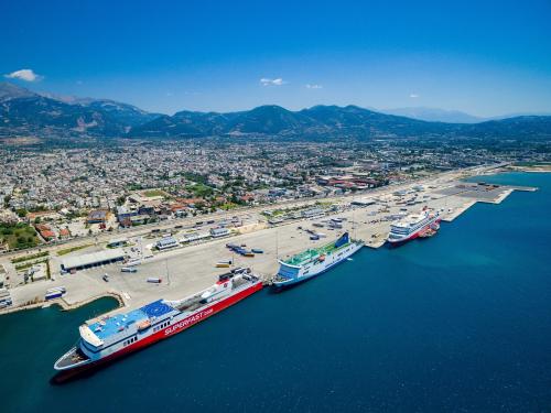 Η Πάτρα στο προσκήνιο: Το ταξί των 90 ευρώ που άλλαξε τα δεδομένα