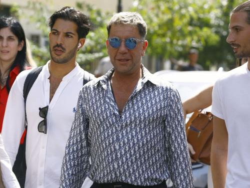 Αποχαιρετισμός στον Γιώργο Μαζωνάκη: Δημόσια αναγνώριση και θλίψη