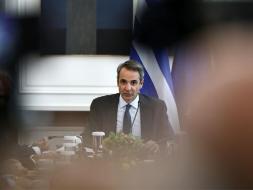 Δραματικές εξελίξεις στην πολιτική σκηνή: Φωτιές, οικογένεια και έρευνες
