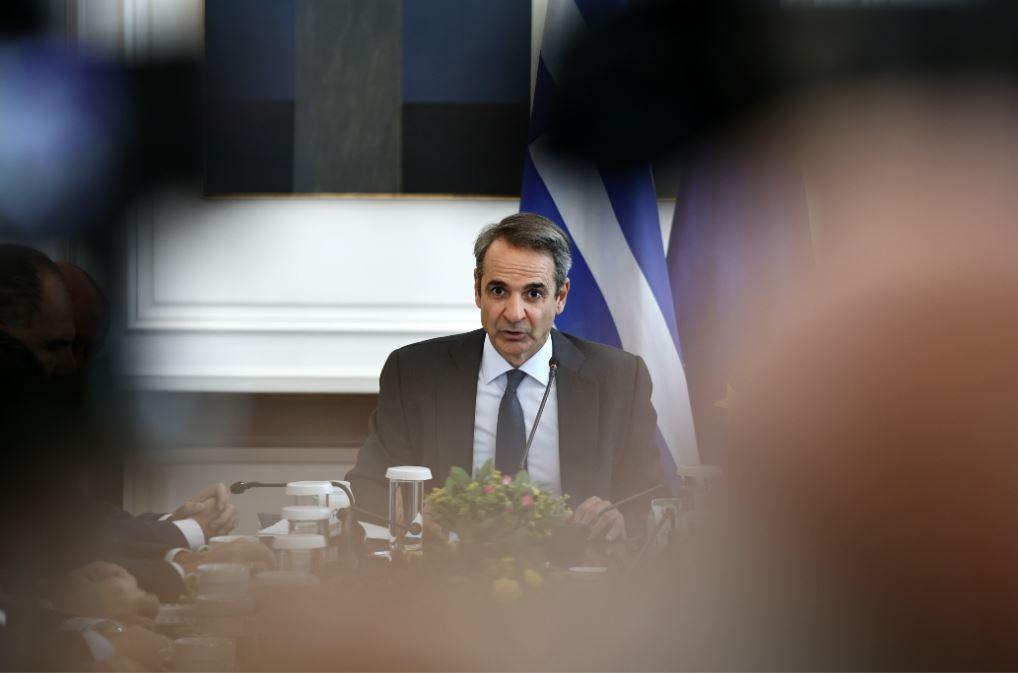 Δραματικές εξελίξεις στην πολιτική σκηνή: Φωτιές, οικογένεια και έρευνες