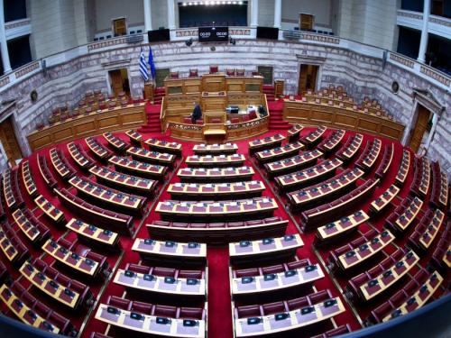 Δραματικές πολιτικές εξελίξεις: Αντεπίθεση ΠΑΣΟΚ και κυβερνητικές παρεμβάσεις