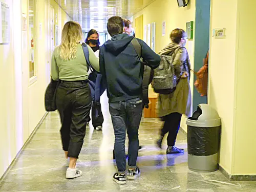 Σημαντικές πολιτικές εξελίξεις: Θάνατος Καριέρε, φοιτητικές διαμαρτυρίες και η Παγκόσμια Ημέρα κατά των Ναρκωτικών