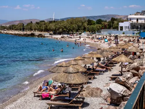 Συνεχιζόμενη μάχη με τις φωτιές στην Οινόη: Βελτιωμένη η κατάσταση