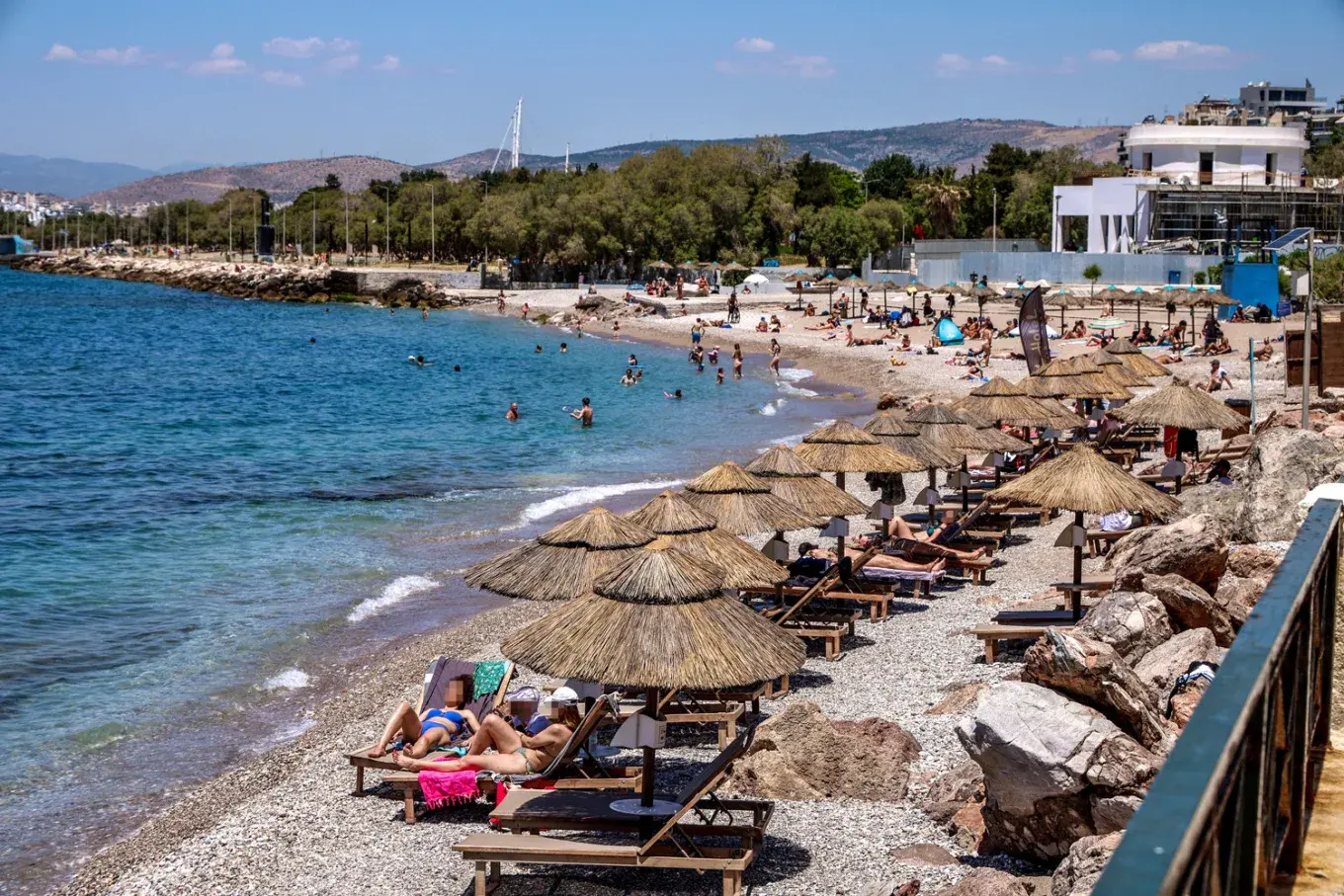 Συνεχιζόμενη μάχη με τις φωτιές στην Οινόη: Βελτιωμένη η κατάσταση