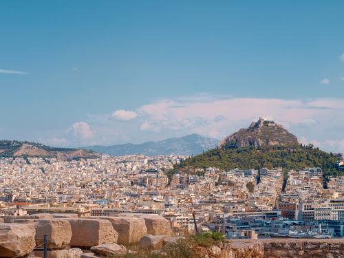 Σημαντικές Πολιτικές Εξελίξεις: Από τις Υποψηφιότητες Emmy έως το Ζάππειο