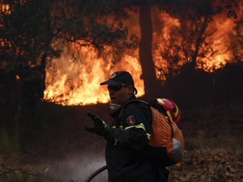 Καταιγιστικές πολιτικές εξελίξεις και κοινωνικές προκλήσεις στην Ελλάδα