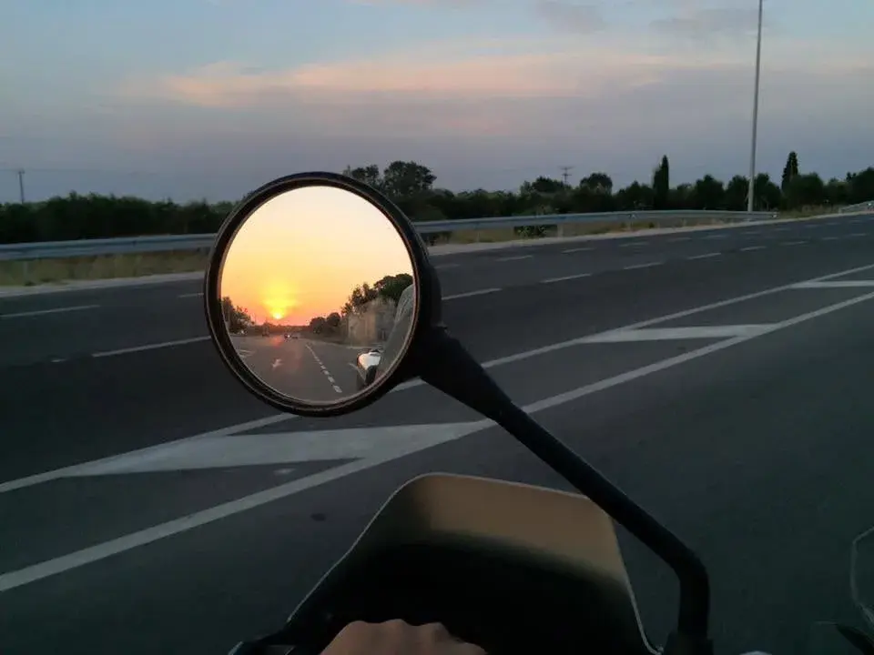 Πολιτικές Εξελίξεις: Νέες Ρυθμίσεις και Τουριστικές Προτάσεις για το Καλοκαίρι