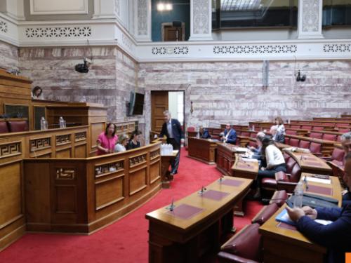 Σημαντικές πολιτικές εξελίξεις: Υγειονομικά έργα, αναθεώρηση και μεταναστευτική πολιτική