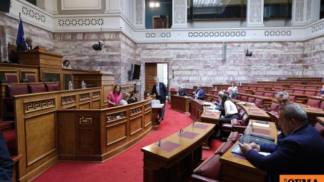 Σημαντικές πολιτικές εξελίξεις: Υγειονομικά έργα, αναθεώρηση και μεταναστευτική πολιτική