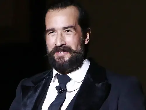 Πολιτικές εξελίξεις και προσωπικές αποκαλύψεις εν μέσω κρίσιμων στιγμών