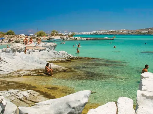 Δραματικές Εξελίξεις στην Ελλάδα: Από Τουρισμό μέχρι Φωτιές και Αστυνομικές Συλλήψεις
