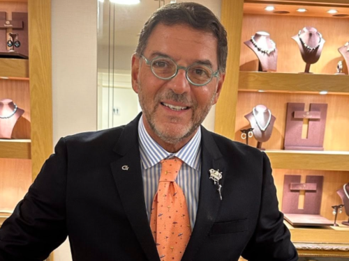 Σημαντικές Πολιτικές Εξελίξεις: Από τον Εορτασμό της 25ης Μαρτίου έως τον Αφθώδη Πυρετό