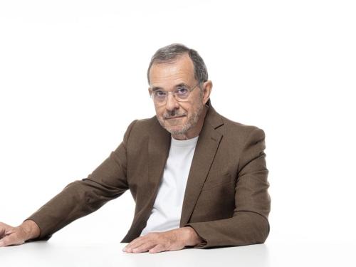 Νέες εξελίξεις στον ελληνικό χώρο των ΜΜΕ: Τεύχος HELLO! και Παύλος Τσίμας