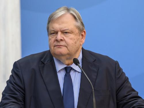 Εντάσεις στο Αιγαίο και αποχαιρετισμοί στον πνευματικό κόσμο