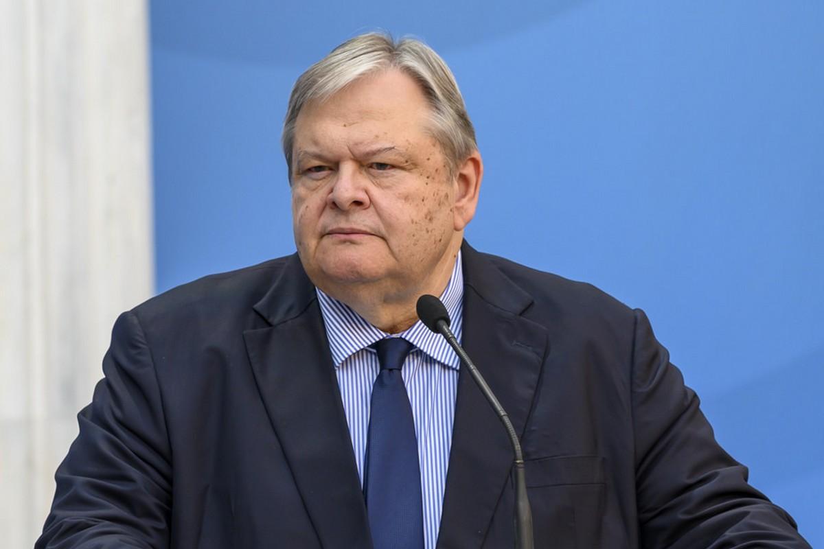 Εντάσεις στο Αιγαίο και αποχαιρετισμοί στον πνευματικό κόσμο