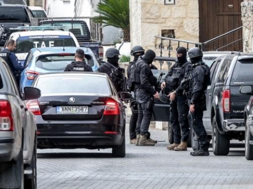 Σημαντικές Πολιτικές και Κοινωνικές Εξελίξεις στην Ελλάδα: Πυροβολισμοί, Φωτιές και Τροχαία