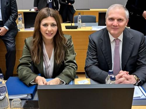 Σημαντικές Πολιτικές Εξελίξεις: Φωτιά σε Σούπερ Μάρκετ και Επιχειρήσεις Διάσωσης