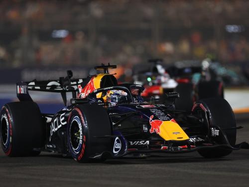 F1: Ο Verstappen κατακτά την πρώτη του νίκη στη Σιγκαπούρη το 2026