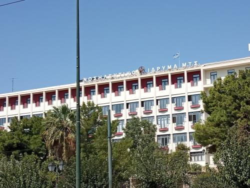 Εξελίξεις στον πολιτικό στίβο: Υγειονομικές ανησυχίες και κομματικές ζυμώσεις