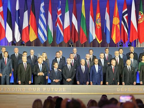 Δραματικές πολιτικές εξελίξεις στην Ελλάδα: Παραιτήσεις και διπλωματικές προκλήσεις