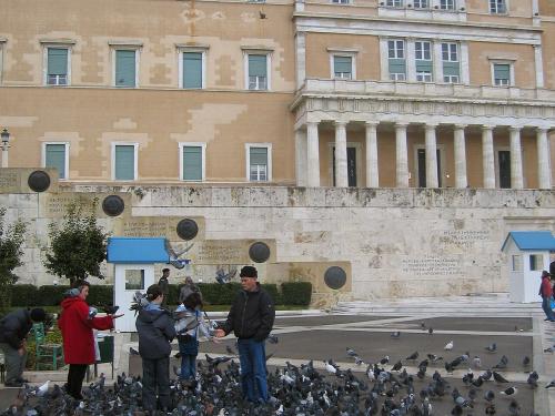 Νέες Πολιτικές Εξελίξεις: Προβληματισμός και Διαμάχες στην Ελληνική Βουλή