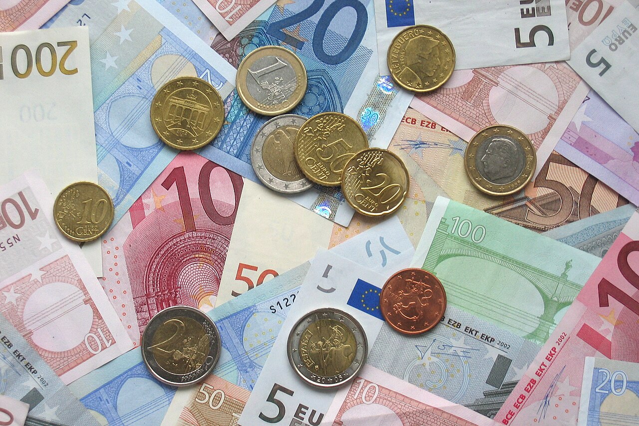 Πολιτικές αναταράξεις και νέα μέτρα στήριξης στην Ελλάδα