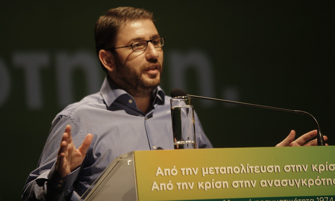 Σημαντικές Πολιτικές Εξελίξεις: Κατώτατος Μισθός και Συνεργασίες στο ΠΑΣΟΚ