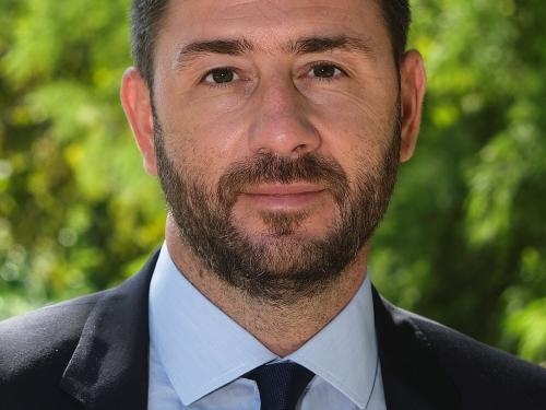 Εξελίξεις στο ΠΑΣΟΚ: Ανδρουλάκης και κυβερνητική κριτική